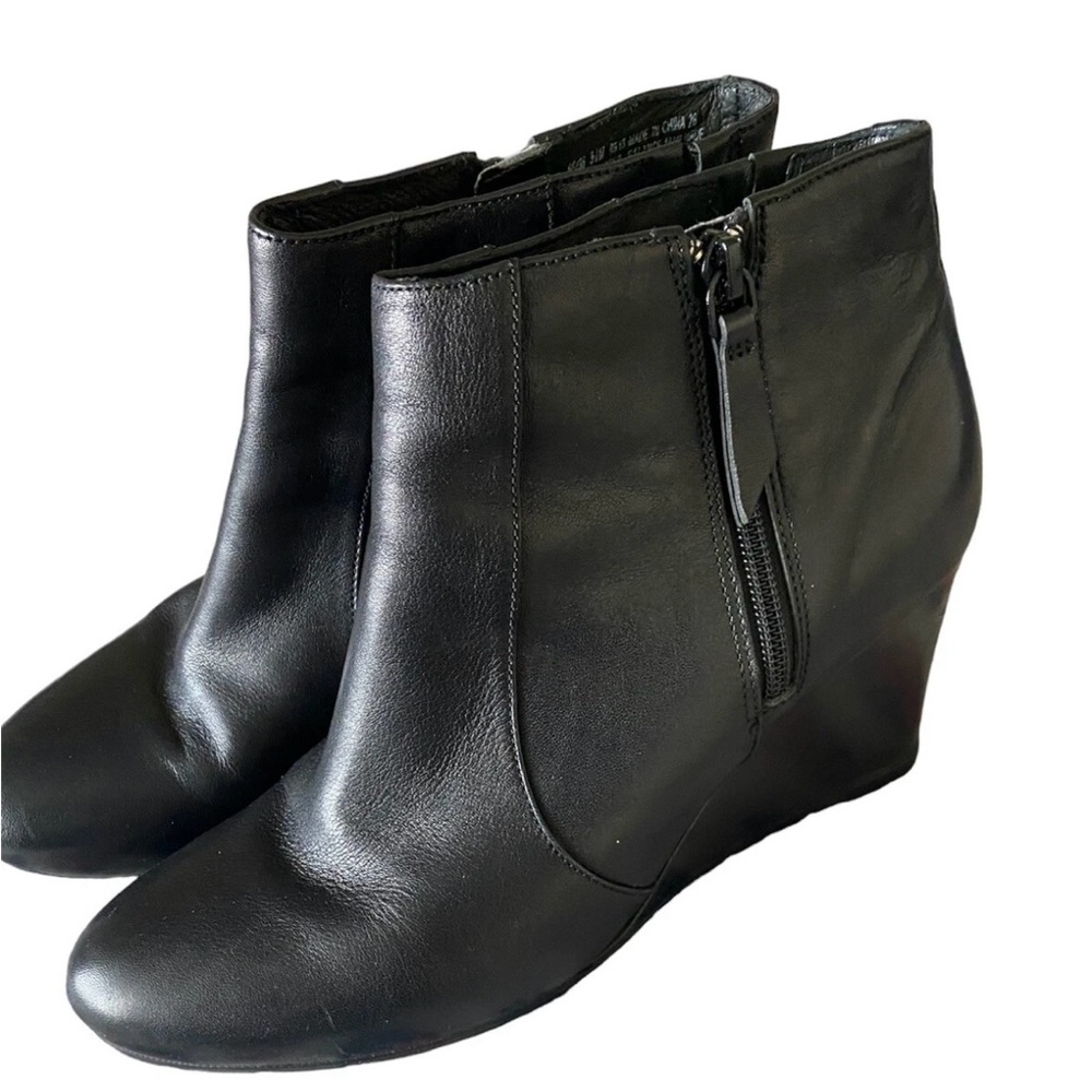 NWOB Clarks Artisan Black Leather Wedge Ankle Booties, Size 7.5